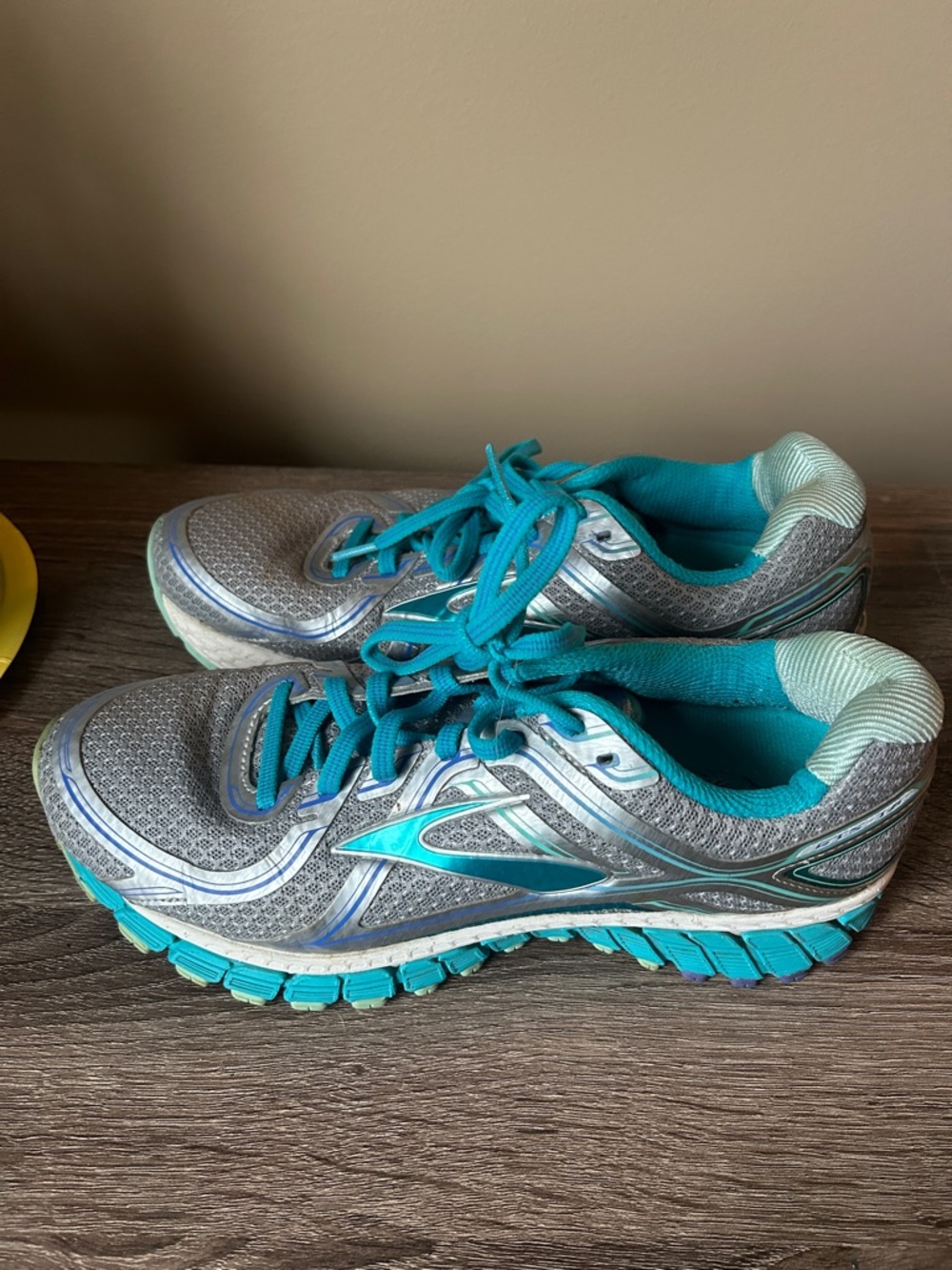 Brooks GTS 16 Women's Gray Teal Running Shoes